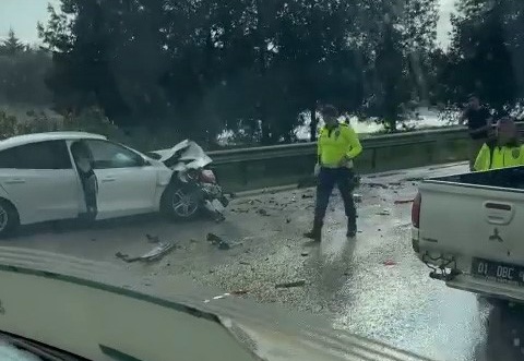 Otoyolda 3 zincirleme kaza: 10 yaralı