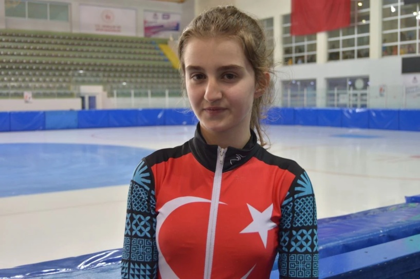11 yaşındaki milli sporcu Efsa Polat sürat pateninde Türkiye rekoru kırdı!