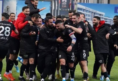 Süper Lig'e çıkma yarışı nefes kesiyor