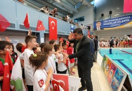 Yüzme şenliğine 441 sporcu katıldı