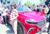 TOGG ilk kez Gazianteplilerle buluştu, yoğun ilgi nedeniyle ilerleyemedi