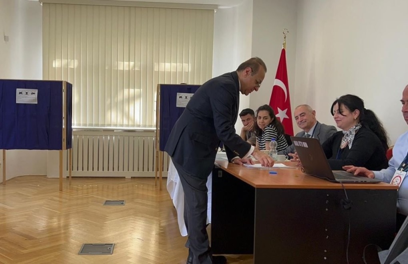 Yurtdışında oy kullanan seçmen sayısı 1 milyonu aştı