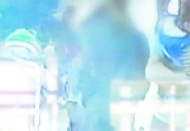 El çabukluğuyla telefonu çaldıktan sonra koşar adımlarla uzaklaştı