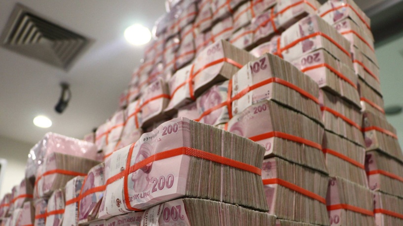 Hazine nakit dengesi, ocak-nisan döneminde 417 milyar TL açık verdi