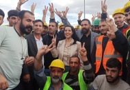 Şehir Hastanesi inşaat işçilerine seslenen Sevda Karaca: Oy kullanmanızın önündeki engelleri birlikte kaldıracağız