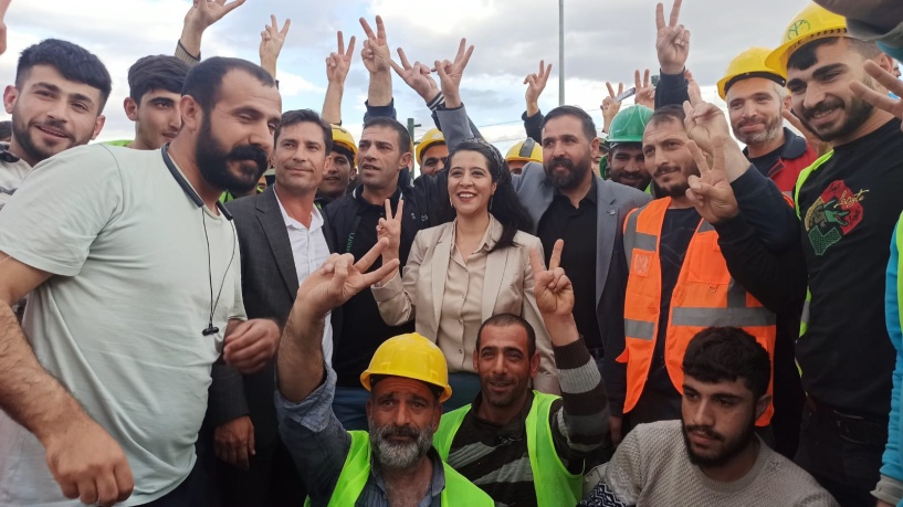 Şehir Hastanesi inşaat işçilerine seslenen Sevda Karaca: Oy kullanmanızın önündeki engelleri birlikte kaldıracağız