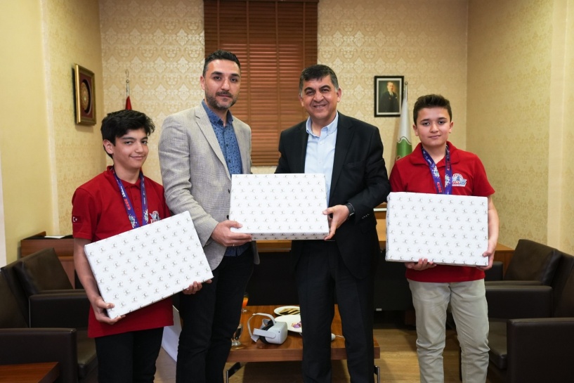 Tüketen değil, üreten gençler istiyoruz
