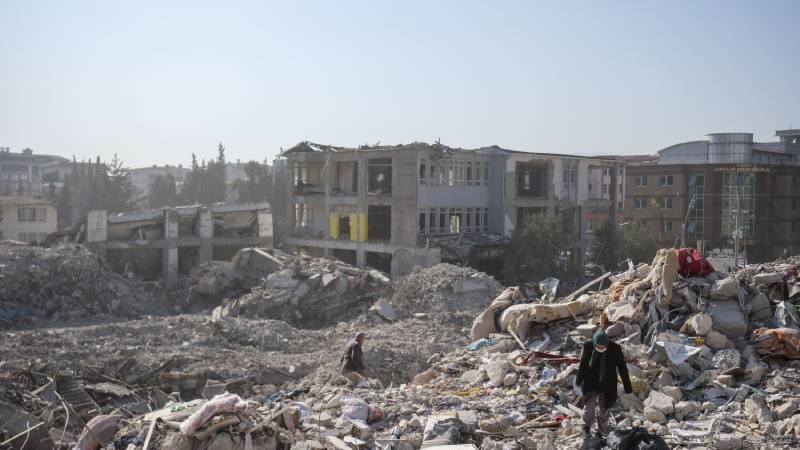 Deprem bölgesindeki kamu personeline 6 ay süreyle tazminat ve fazla çalışma ücreti ödenecek