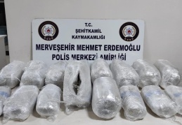 Şüphe üzerine durdurulan araçtan 13 kilo esrar çıktı