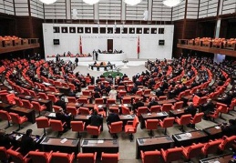 Partilerin Meclis'teki koltuk sayısı 2018 ile kıyaslandığında nasıl değişti?