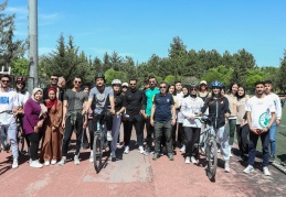 Engelleri anlamak için engellilere eşlik ettiler