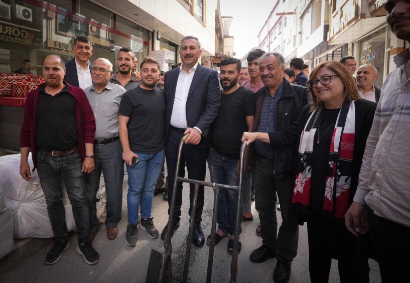 Muhalefet uykudan uyanamadı, AKP esnafa teşekkür turuna başladı