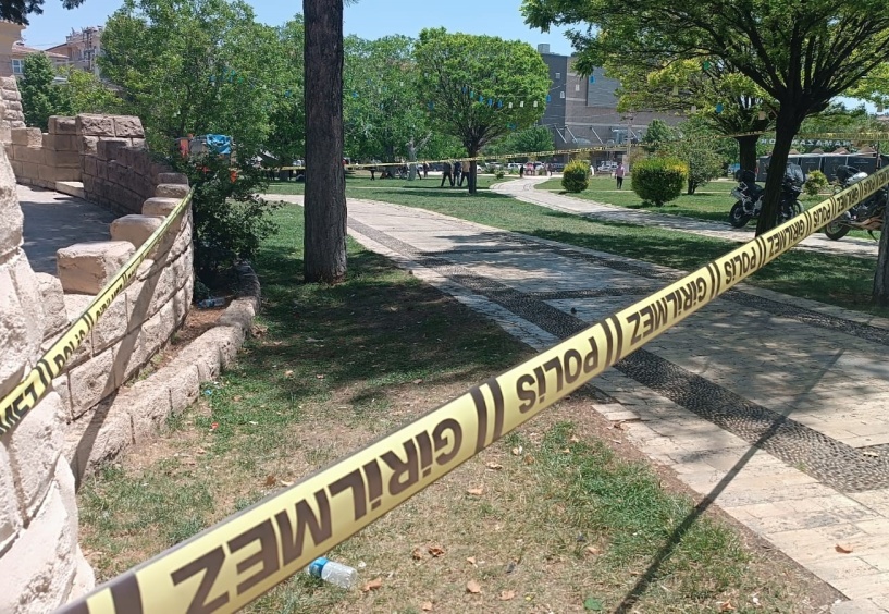 Parktaki bıçaklı kavgada 17 yaşındaki genç öldürüldü