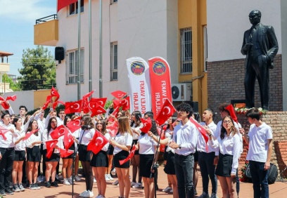 Kolej Vakfı’nda güzel gösterilerle kutlama