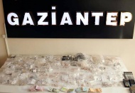 İçinde 43,5 milyon lira değerinde döviz, Türk lirası ve altın bulunan otomobili çaldı