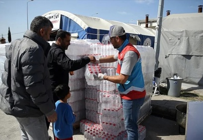 Evine dönmek isteyen depremzedelerin yol parası karşılanacak