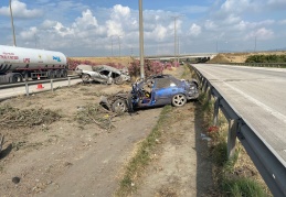 Otoban çıkışında kaza 1 ölü 7 yaralı