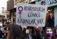 Kadınlar: Bu karanlığa teslim olmayacağız, buradayız