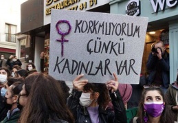 Kadınlar: Bu karanlığa teslim olmayacağız, buradayız