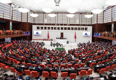 İlk bileşimde yemin töreni var