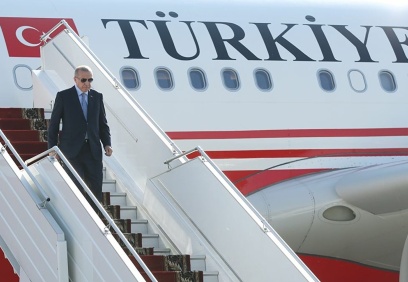 Erdoğan, Gaziantep hava sahasına 2 savaş uçağı eşliğinde geldi