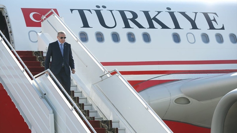 Erdoğan, Gaziantep hava sahasına 2 savaş uçağı eşliğinde geldi