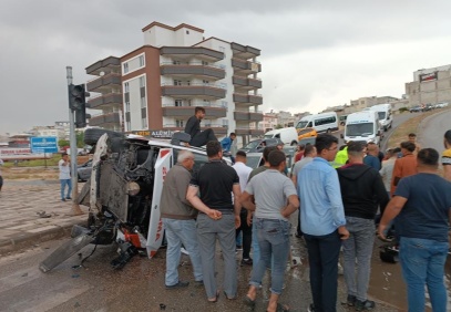 Hasta almaya giden ambulans kaza yaptı