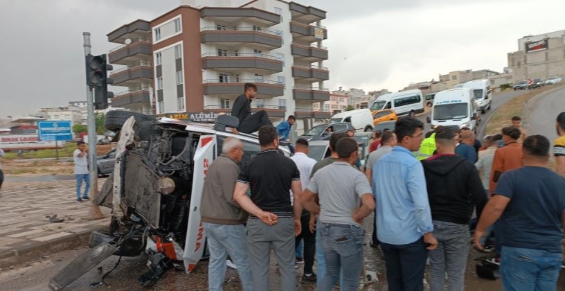 Hasta almaya giden ambulans kaza yaptı