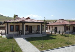 Kalıcı konutların ve köy evlerinin yapımı sürüyor