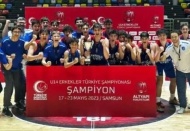 U14 Küçük Erkekler’de Anadolu Efes şampiyon