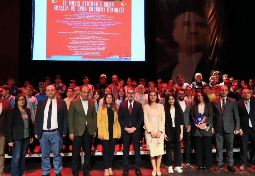 Atatürk’ün gençlere gösterdiği hedefler son derece önemli bir yere sahip