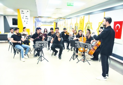 12 kişilik eğitmen kadrosu ile 20 farklı enstrüman eğitimi