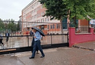 Yağmurlu bir günde sandık başına gidildi