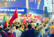 Gaziantep’te, halaylar çekildi, meşaleler yakıldı, konvoy yapıldı