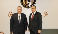 Türkiye’nin ana gündem maddelerine dönmemiz gerekiyor