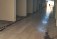 Alt geçit lağım kokusundan kullanılamıyor