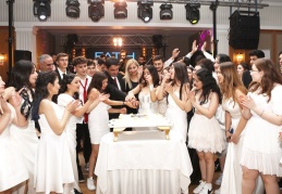 Mezuniyet, geleneksel baloyla kutlandı