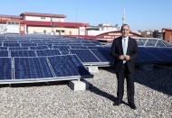 Hem elektrik ihtiyacını karşılıyor hem de temiz enerji kullanıyor