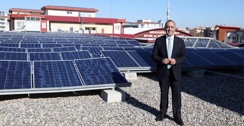 Hem elektrik ihtiyacını karşılıyor hem de temiz enerji kullanıyor