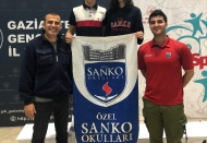 Sanko Okulları yüzücüleri bölge birincisi ve üçüncüsü oldu