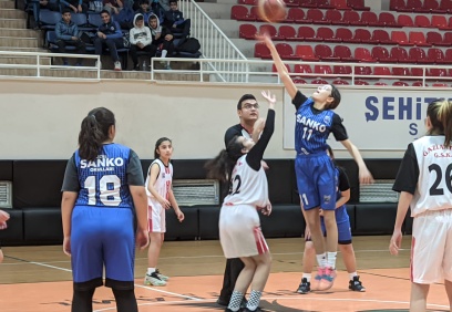 SANKO Okulları Yıldız Kız Basketbol Takımı baskette iddialı