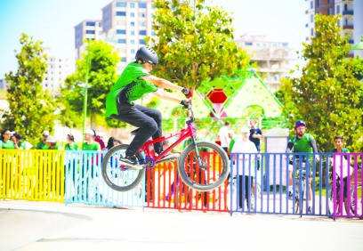 Bisiklet sporcuları, pedal çevirdi