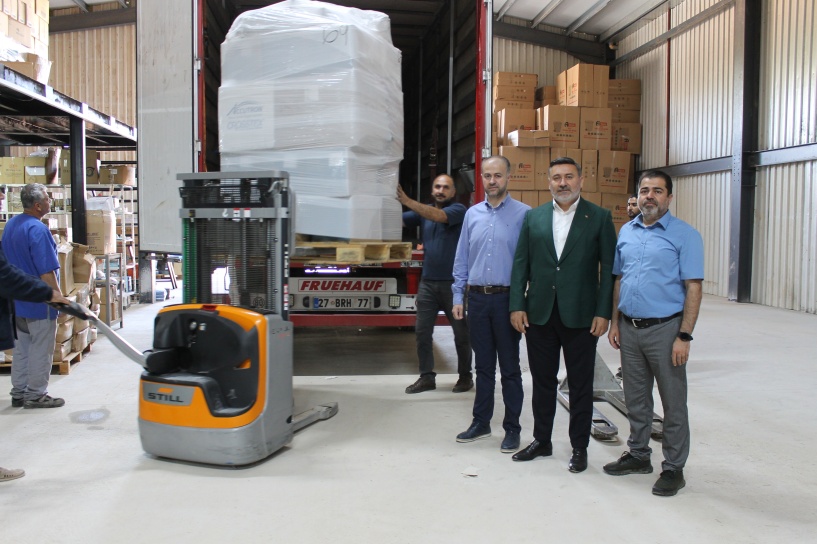 Ankaralı işadamından üç TIR yüksek kaliteli tıbbi malzeme