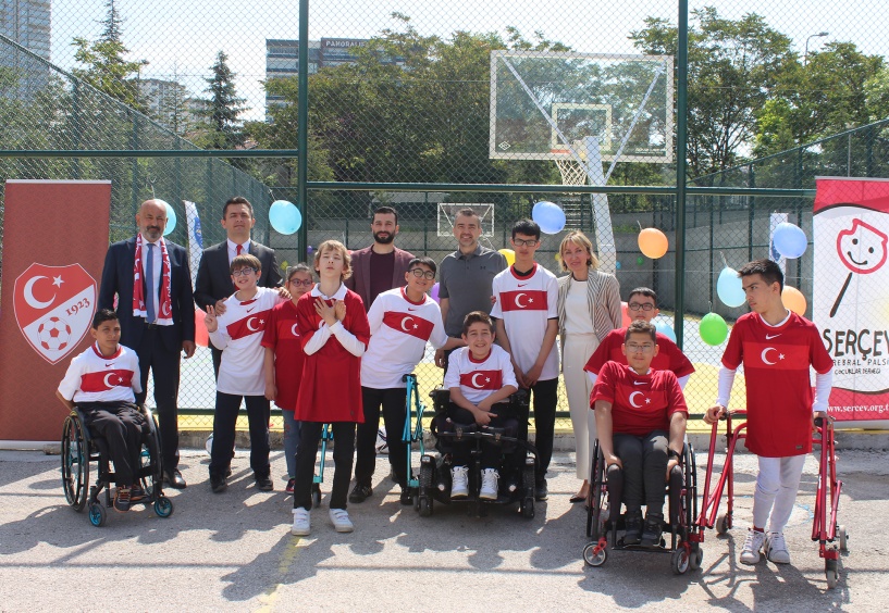 Serabral palsi futbolunun başlangıcının işaret fişeği yakıldı