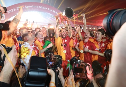 Kupayı Büyükekşi verdi