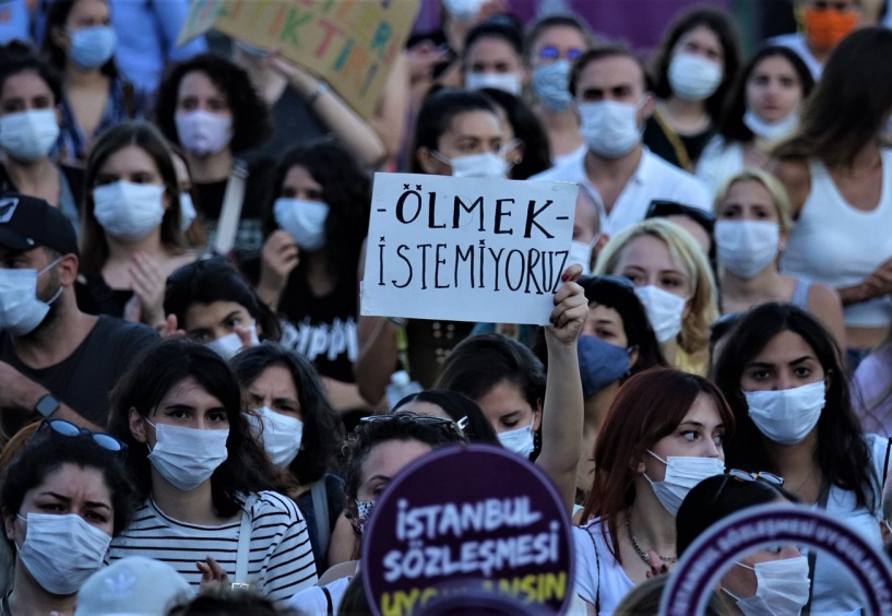 Erkekler, 38 kadın ve 2 çocuğu daha öldürdü