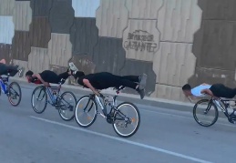 Motosiklet ve bisiklet sürücüleri yürekleri ağza getirdi