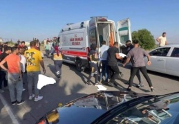 Otomobil ile motosiklet çarpıştı, 1 ölü, 2 yaralı