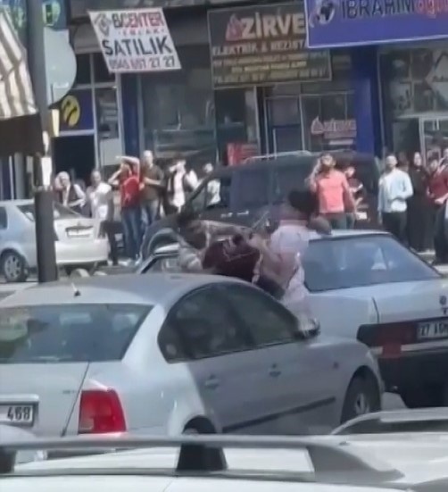 Sokak ortasında öldüresiye darp