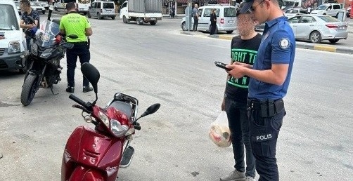 Plakasız, tescilsiz motosiklet ve kasksız sürücülere işlem yapıldı